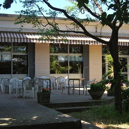 Auberge De Jeunesse Hi Αρλ Εξωτερικό φωτογραφία